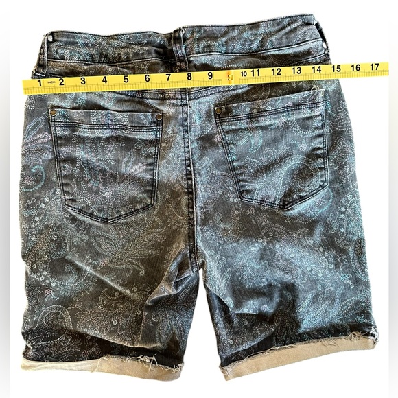 Bandolino • Paisley Millie Capri • Women’s size 6 • Stretchy - Picture 4 of 5